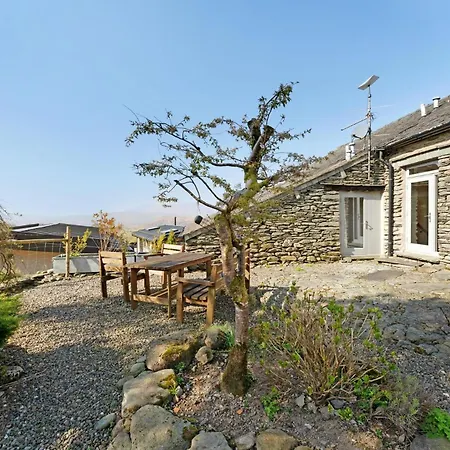 Middle Grove * Ambleside