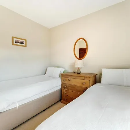 2 Bed In Oc-lr179 *